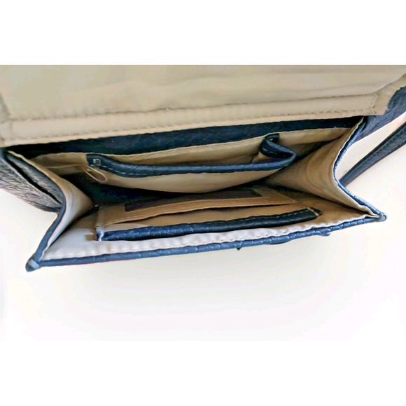 Aurielle Carryland Black Faux Leather 4 Pocket Crossbody Purse - Picture 6 of 9